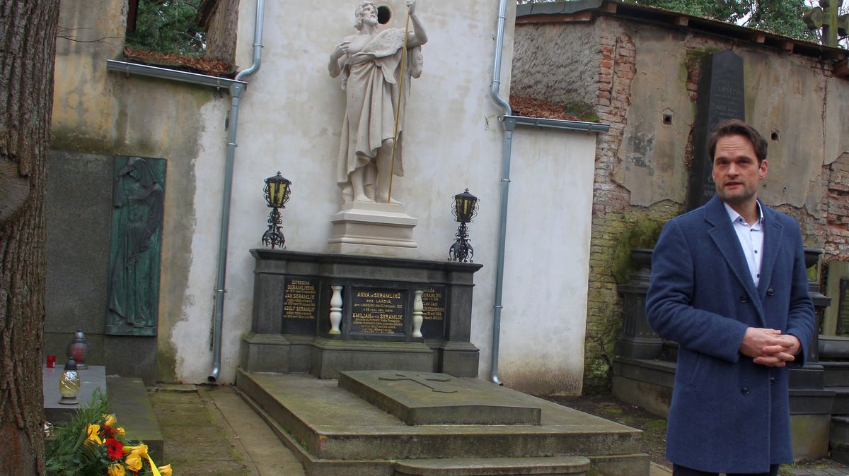 Praha adoptovala a obnovila hroby purkmistrů. Vrátila se i kopie sochy od Josefa Václava Myslbeka